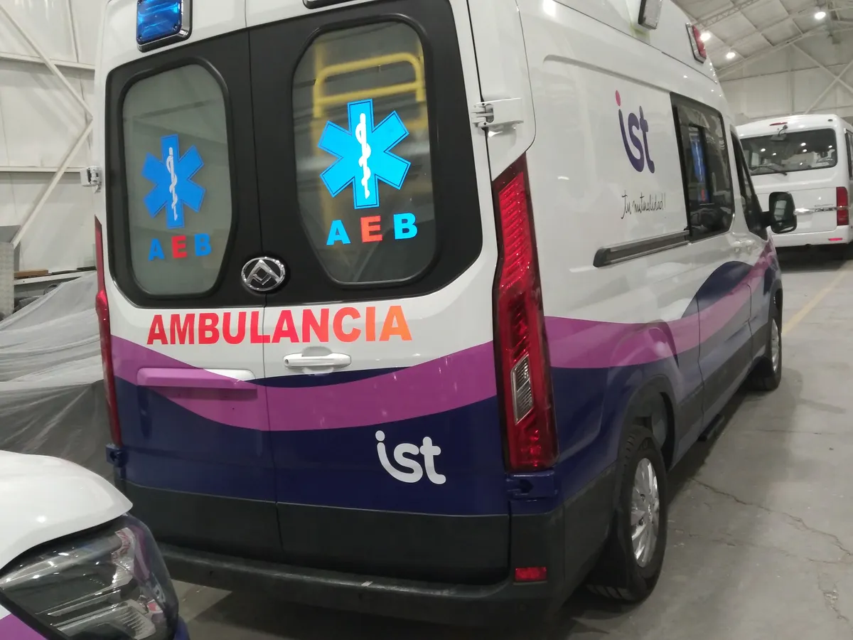 Ambulancia — pintura y rotulado